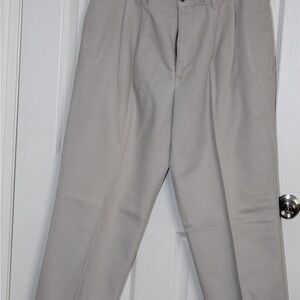 Dockers Men's Light Gray Chinos